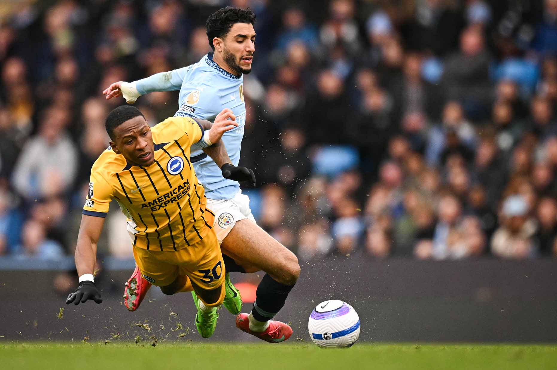 Omar Marmoush se khong the gop mat o Derby Manchester. Anh: AFP