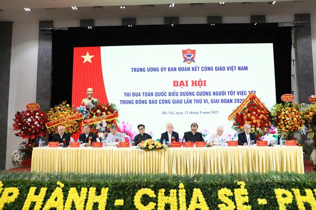 プレシジウムは議会を運営しています。写真：Minh Hien