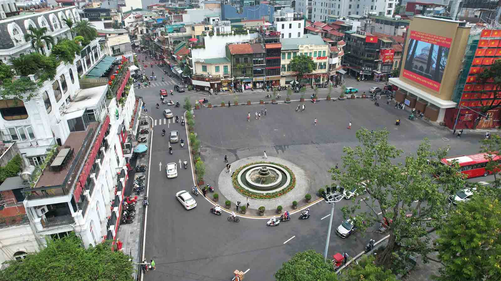 Dien mao moi cua quang truong Dong Kinh Nghia Thuc. Anh: Huu Chanh