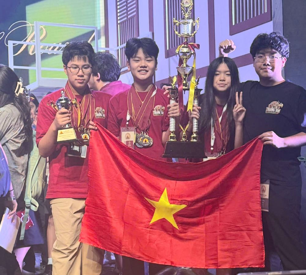 Top 3 Team Bowl: Nguyen Vu Huu Duc, Hoang Van Minh Duc, Ngo Doanh Chau mang theo co to quoc trong hanh trang “den xu nguoi”.