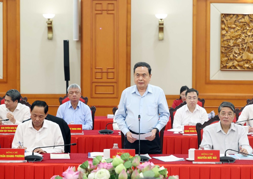 Uy vien Bo Chinh tri, Chu tich Quoc hoi Tran Thanh Man - Bi thu Dang uy Quoc hoi - phat bieu tai buoi lam viec. Anh: TTXVN