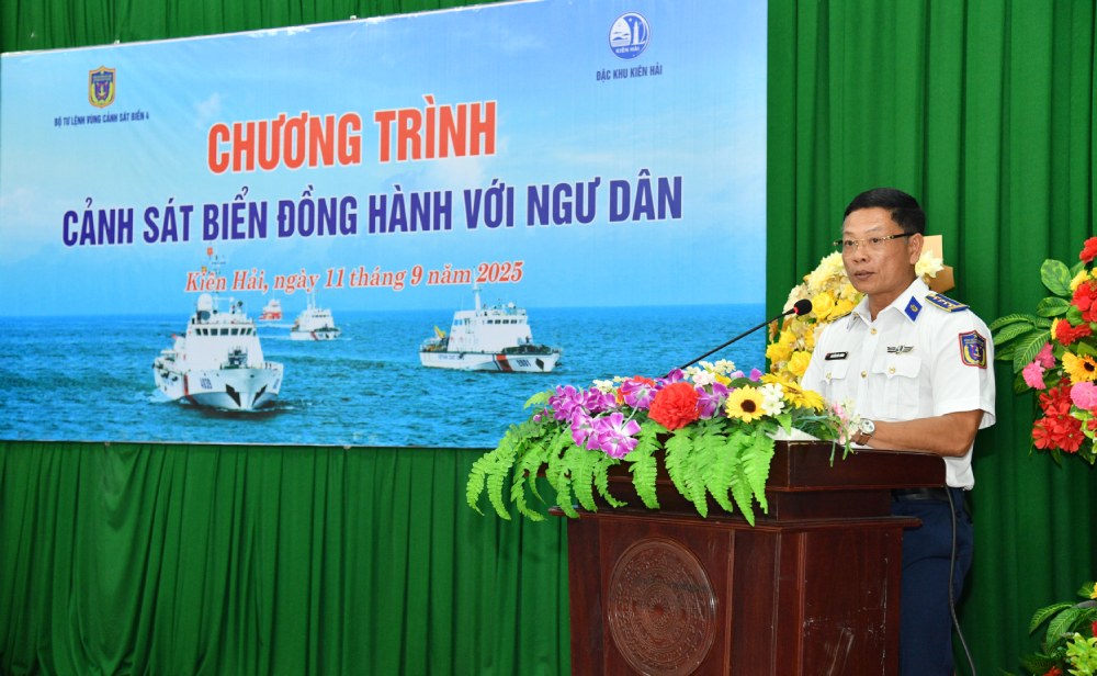 Dai ta Phan Duy Cuong – Pho Tu lenh Quan su, Bo Tu lenh Vung Canh sat bien 4 phat bieu tai chuong trinh. Anh: Duc Thai