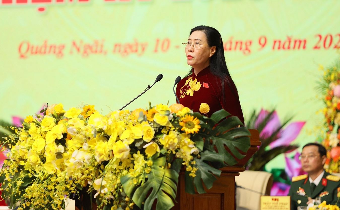 ビュイ・ティ・クイン・ヴァン氏 -  Quang Ngai Provincial Party委員会の秘書。写真：ウィーン・ヌグエン