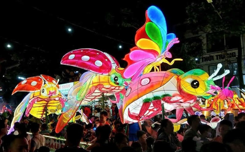 Giant lantern models. Photo: Viet Bac