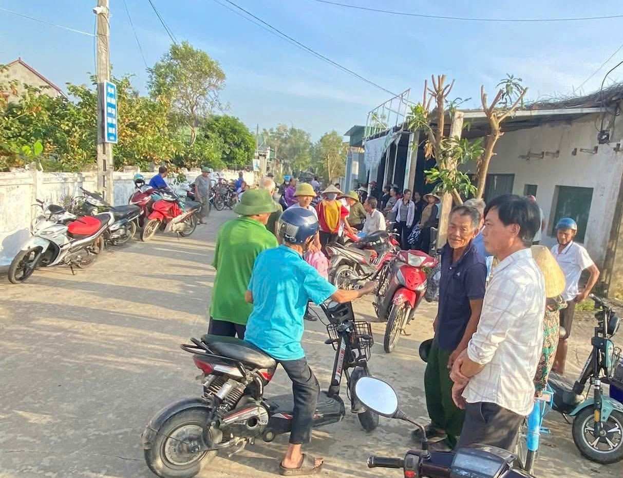 Los residentes de la comuna de Thien Nhan provincia de Nghe An se centran en solicitar la adicion de la escuela primaria Trung Phuc Cuong 2 a la escuela principal. Foto: Ngoc Anh