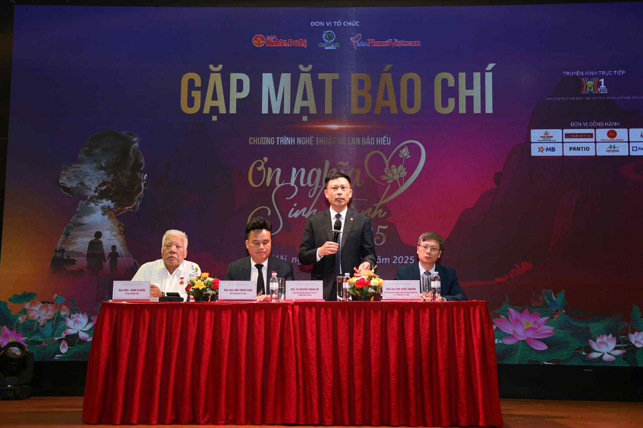 組織委員会は、バレンタインシーズンに開催される芸術プログラム「On nghia sinh thanh 2025」について共有しました。写真:組織委員会