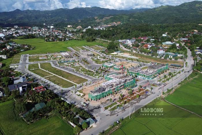 Dien Bien省、Hoang Van Thai - Khe Chit通りの北側の新しい都市住宅プロジェクトは、投資額が247億ドン以上です。写真:Quang Dat