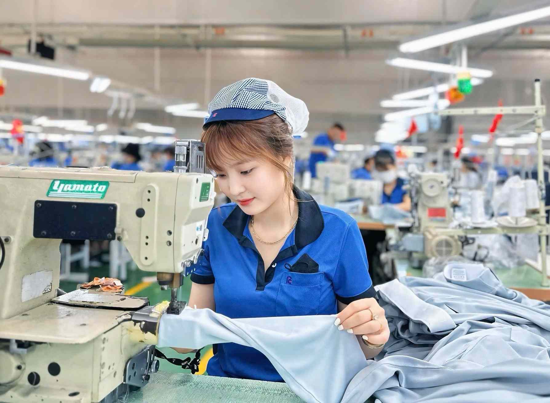 Hinh anh nhung nu cong nhan lao dong Cong ty TNHH New Apparel Far Eastern - Viet Nam. Anh: CDCS cung cap
