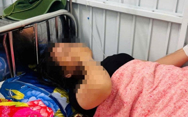 Students suspected of poisoning were treated at the hospital. Photo: Phuc Dat