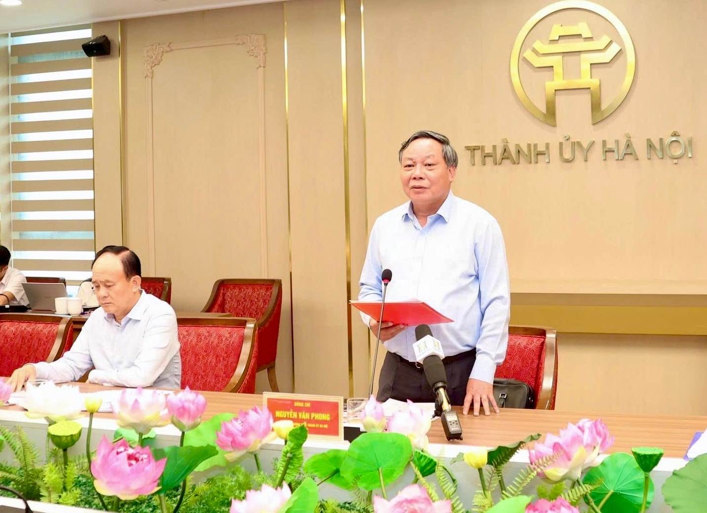 Pho Bi thu Thuong truc Thanh uy Ha Noi Nguyen Van Phong phat bieu ket luan hoi nghi. Anh: Viet Thanh