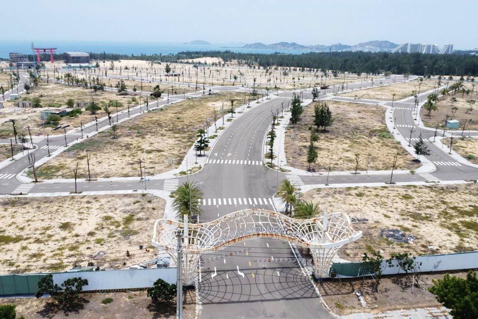 Nhon Hoi New City(Gia Lai)プロジェクトの建設が遅れており、住民が売買契約を結んでいることに憤慨しています。写真:Hoai Phuong