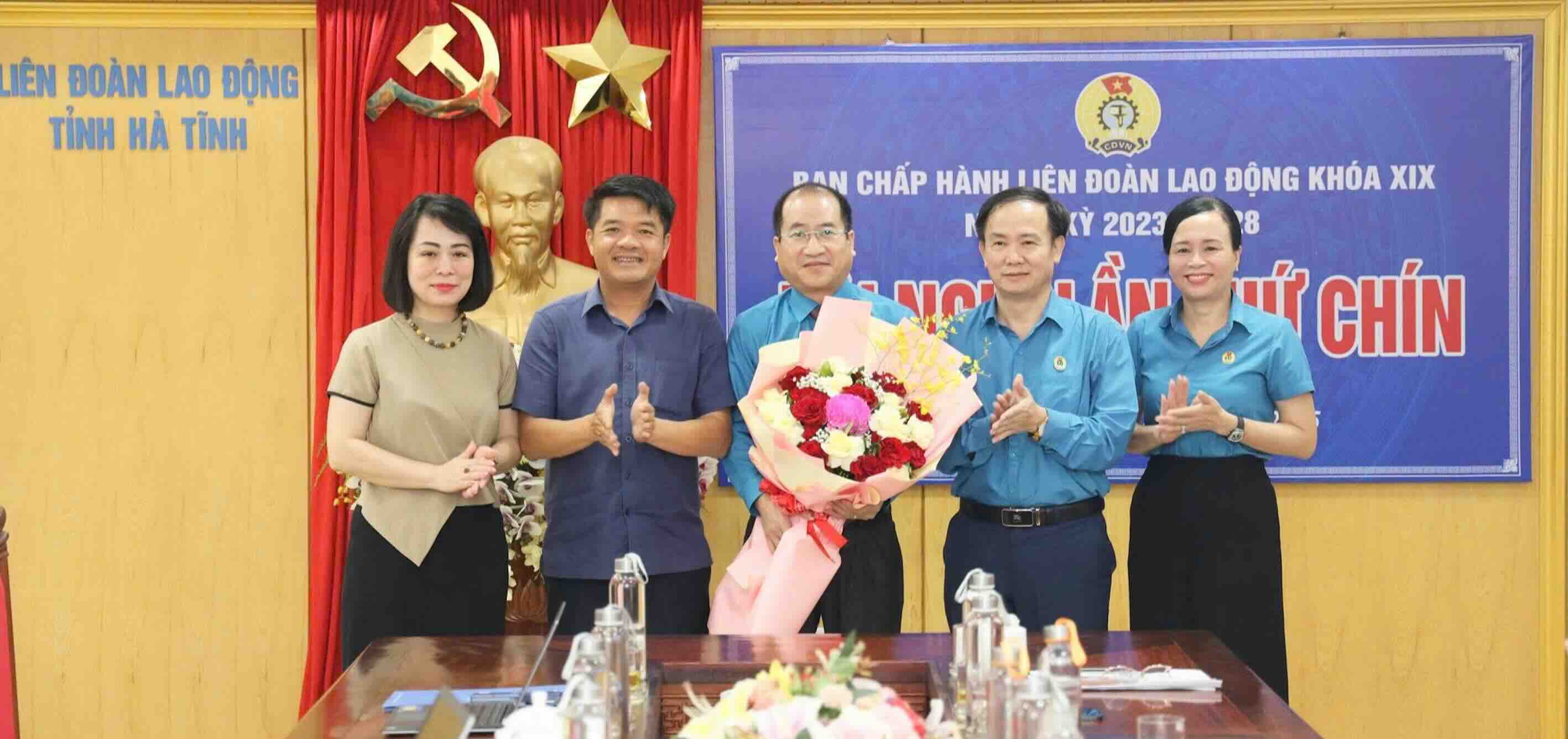 M. Nguyen The Hoan occupe le poste de president de la Federation du travail de la province de Ha Tinh XIXe legislature mandat 2023-2028. Photo : Syndicat de Ha Tinh
