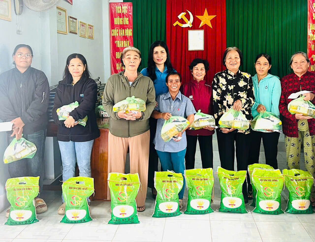 Le syndicat du quartier de Tien Thanh accompagne toujours et est un point d'appui solide pour les autorites locales et les travailleurs. Photo : Lam Duc