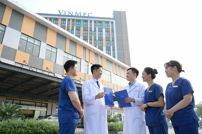 Day la nam thu 2 lien tiep, Vinmec hien dien trong bang xep hang uy tin toan cau, khang dinh vi the dan dau trong linh vuc cham soc suc khoe.