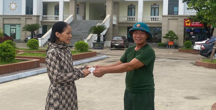 La hermosa accion del Sr. Nguyen Ngoc Phuong es reconocida y apreciada. Foto: Phuong Nhi Chieu