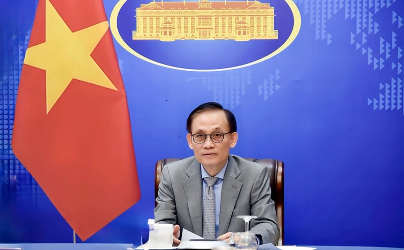 Acting Minister of Foreign Affairs Le Hoai Trung held a phone call with Deputy Prime Minister and Minister of Foreign Affairs and International Cooperation of Cambodia Prak Sokhonn. Photo: Ministry of Foreign Affairs