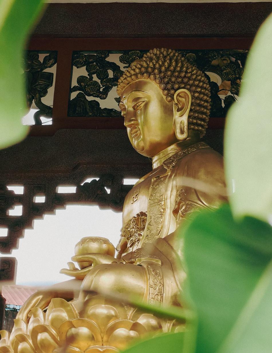 Theo anh Nam, dieu khien anh an tuong nhat la nhung tuong Phat duoc dieu khac mot cach ti mi, chung to tay nghe rat cao cua cac nghe nhan thu cong.