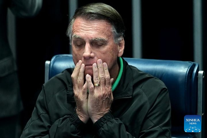 El ex presidente brasileño Jair Bolsonaro en una sesion especial en el Senado brasileño el 17 de julio de 2025. Foto: Xinhua