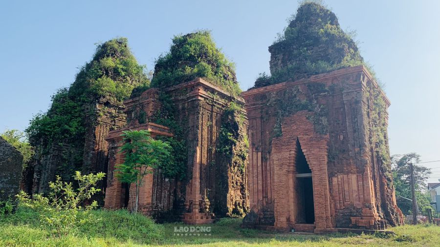 Thap Cham Khuong My (Da Nang) xuong cap sau hon 2 nam trung tu, khien du luan dat dau hoi lon ve chat luong du an. Anh: Nguyen Hoang