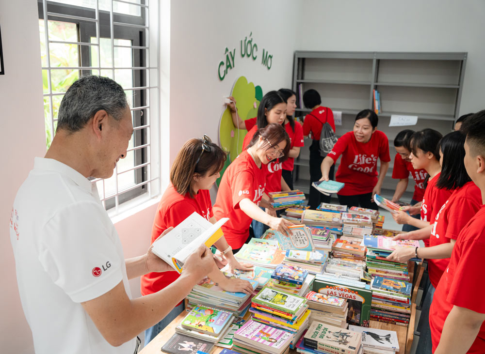 그러나 좋은 책은 LG에서 서둘러 편지를 남겼습니다. Tieu hoc Loi Bac. 사진: DN 제공