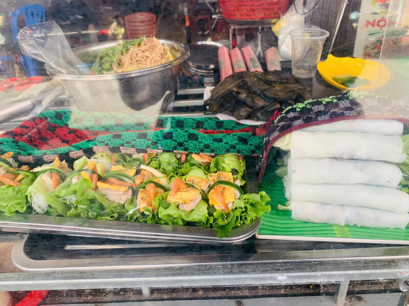 Mon hanh cuon tom thit va pho cuon Ha Noi thom ngon. Ảnh: Tuong Vy