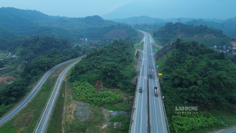 A section of Noi Bai - Lao Cai Expressway. Photo: Dinh Dai