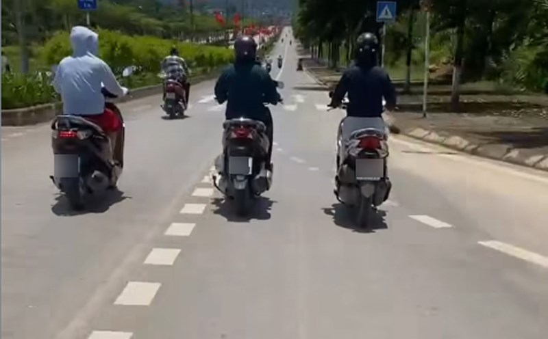 Many people in Cao Bang have their driving license points deducted. Photo: Tan Van