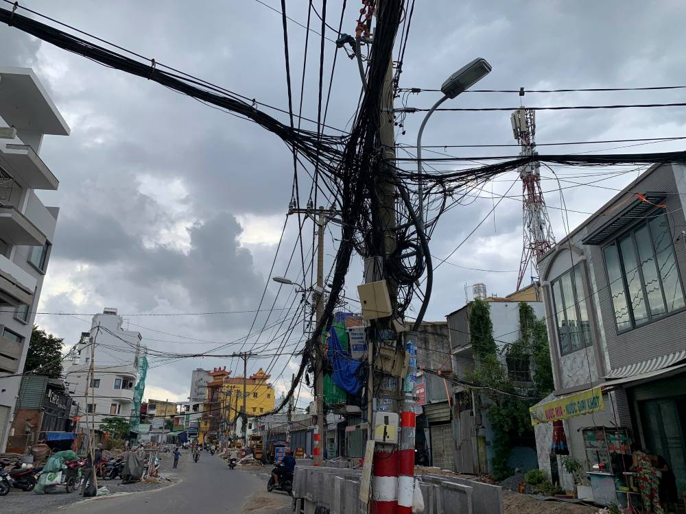 A series of electric poles cause difficulties for people to travel on Chu Van An Street