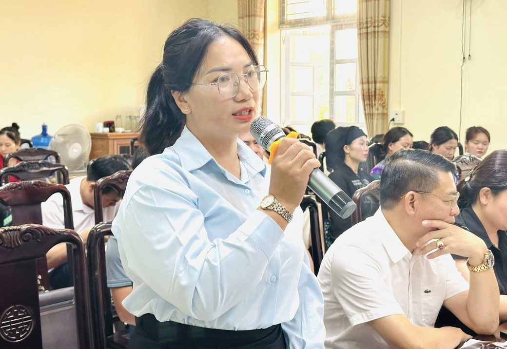 Cu tri phat bieu y kien. Anh: MTTQ Viet Nam tinh Lao Cai. 