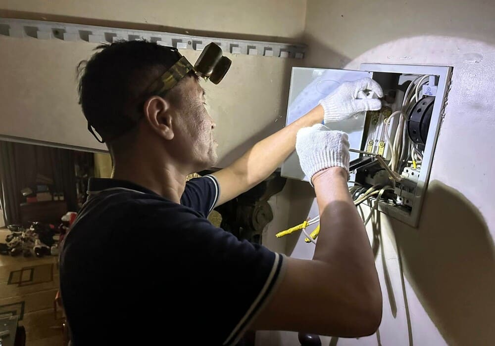 Repairing electricity at home requires compliance with some basic principles to ensure personal safety. Photo: Ngo Thanh