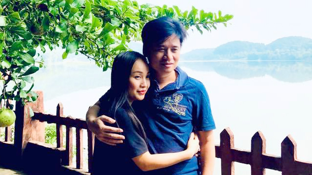 People's Artist Thu Huyen holds the position of Director of Hanoi Cheo Theater, while her husband, People's Artist Tan Minh, is Director of Thang Long Ca Thuc Nhuoc Theater. Photo: Character provided