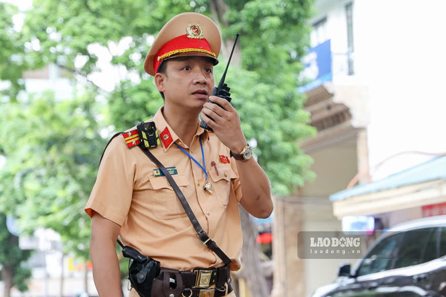 Nham bao dam trat tu, an toan giao thong (TTATGT) dau nam hoc moi, sang 12.9, Cong an TP Ha Noi bat dau trien khai ke hoach cao diem tuyen truyen, kiem tra, xu ly vi pham doi voi hoc sinh va phu huynh hoc sinh tren dia ban. 