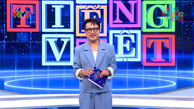Son Lam tiep buoc NSND Xuan Bac dan “Vua tieng Viet“. Anh: VTV