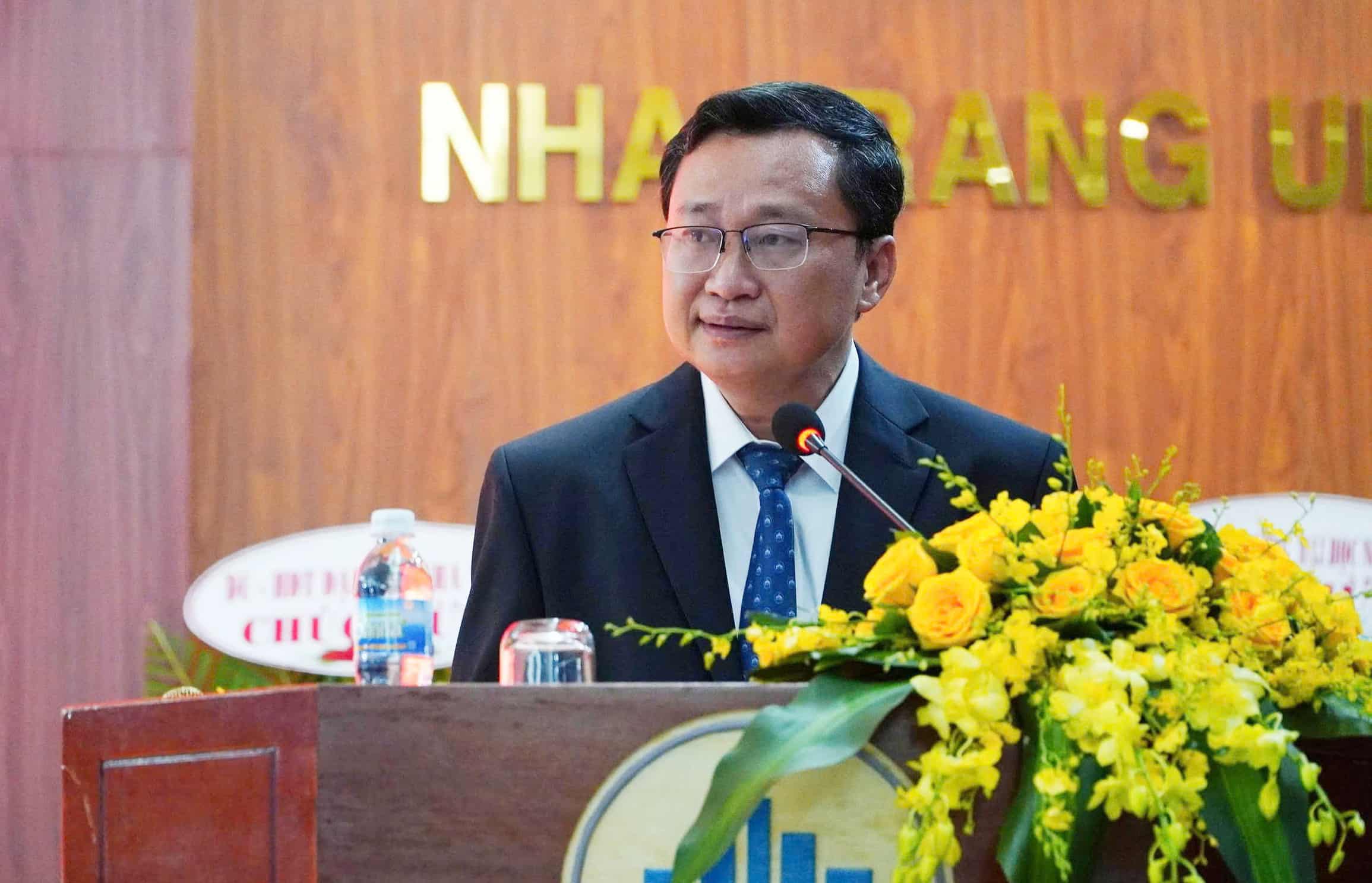 Dr. Quach Hoai Nam - Vice Principal of Nha Trang University has just received a decision to hold the position of Principal, term 2020 - 2025. Photo: Huu Long