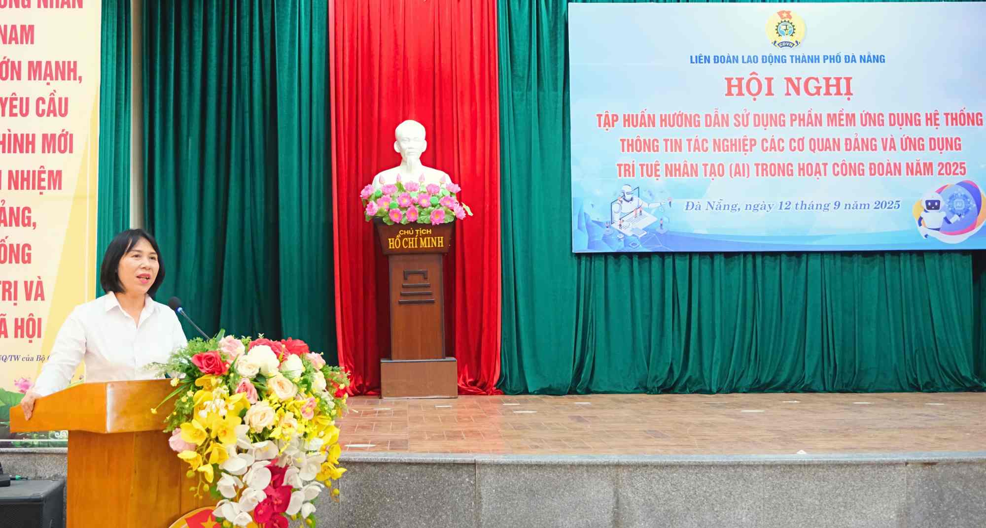 El Sindicato de Da Nang organiza una capacitacion para guiar la aplicacion de la inteligencia artificial a los funcionarios sindicales. Foto: Ha Phan