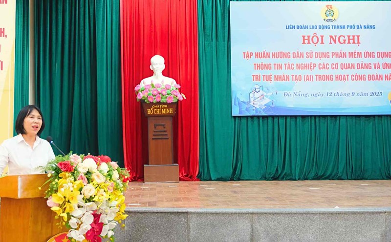 Da Nang Trade Union organizes training on the application of artificial intelligence for trade union officials. Photo: Ha Phan