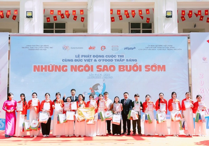 Tai le phat dong, cac em hoc sinh Truong THCS Nguyen Cong Tru da mang den nhung tiet muc bieu dien soi dong, cong phu. Anh: Ban to chuc