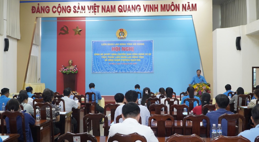 Quang canh hoi nghi. Anh: Nguyen Anh