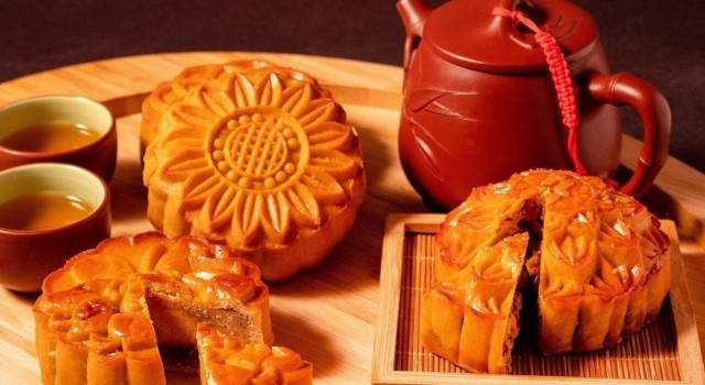 保健省は食品安全を強化し、2025年の中秋節の消費者を保護します。写真:VFA