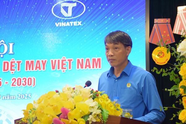 Ong Nguyen Thai Duong - Pho Chu tich Thuong truc Cong doan Det may Viet Nam thay mat Tap doan Det may Viet Nam va Cong doan Det may Viet Nam  phat dong phong trao thi dua yeu nuoc giai doan 2025-2030. Anh: Thu Mai