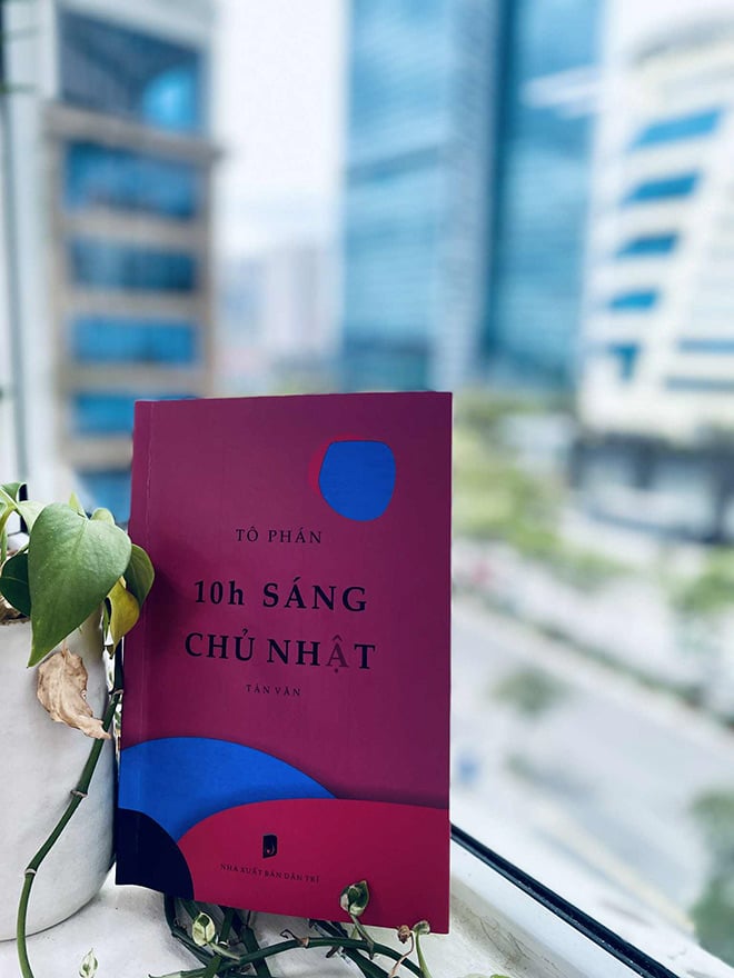 Bia sach “10h sang chu nhat” cua nha bao To Phan cua nha xuat ban Dan tri. Anh: Mi Lan