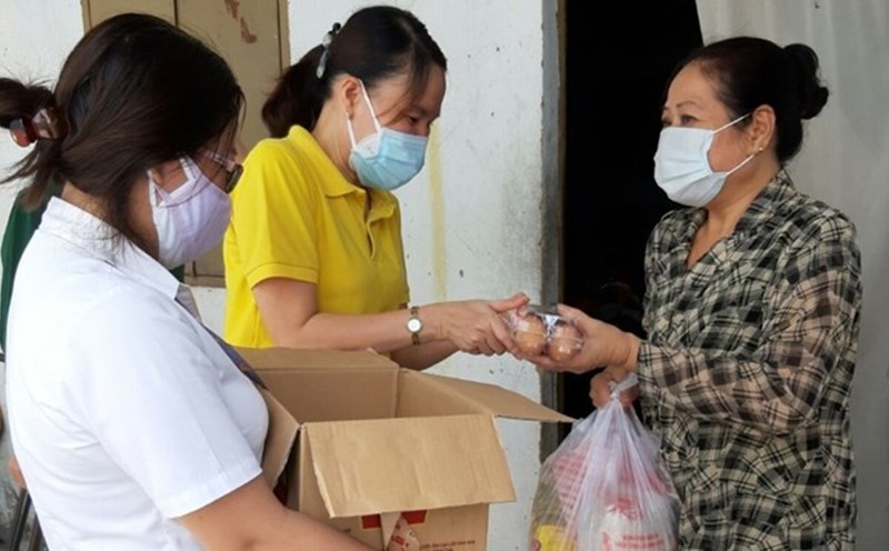 Part-time workers at the commune level are entitled to allowances according to regulations. Photo: Thu Hang