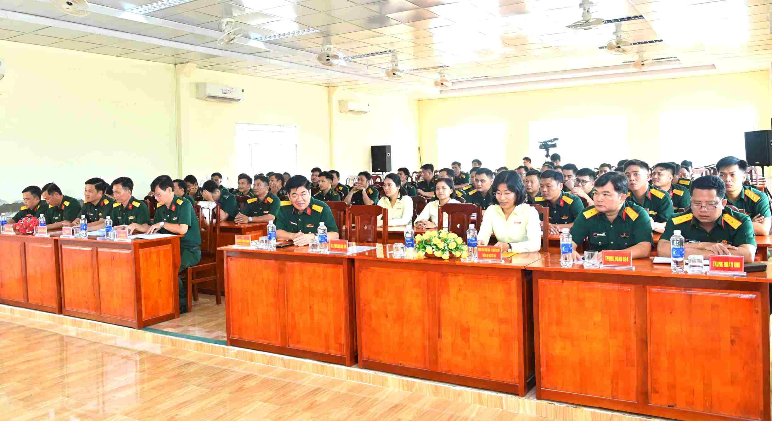 Cac hoc vien tham gia buoi khai giang khoa hoc tieng Khmer tai Ca Mau. Anh: Van Dong