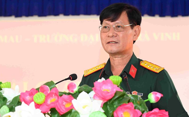 Colonel Le Quang Luat, Deputy Political Commissar of the Ca Mau Provincial Military Command, spoke at the opening ceremony. Photo: Van Dong