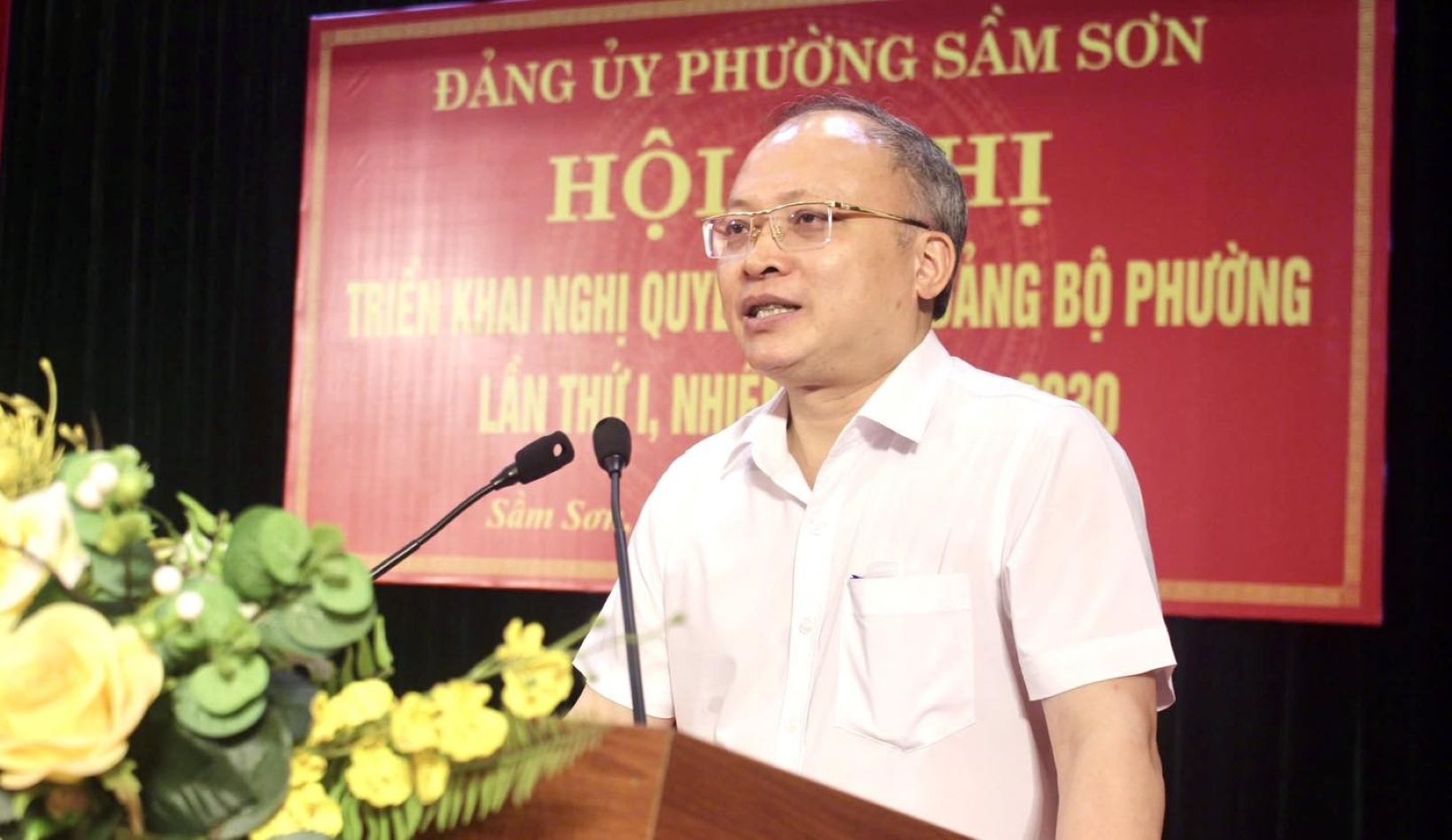 Mr. Le Trong Thu - Party Committee Secretary, Chairman of the People's Council of Sam Son Ward thoroughly grasped at the conference. Photo: P.T