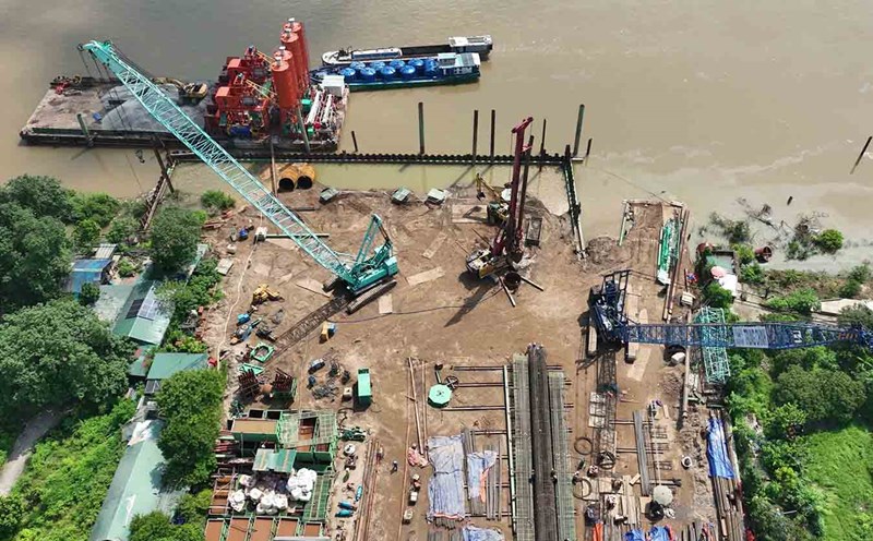 Construction site of Tu Lien Bridge construction project, Hanoi in mid-July 2025. Photo: Huu Chanh