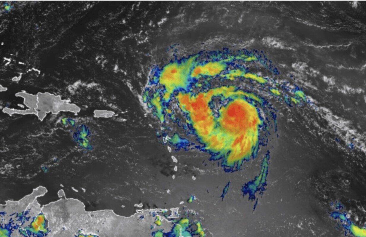 Bao Erin la con bao tang cap than toc trong mua bao nam nay. Anh: NOAA 