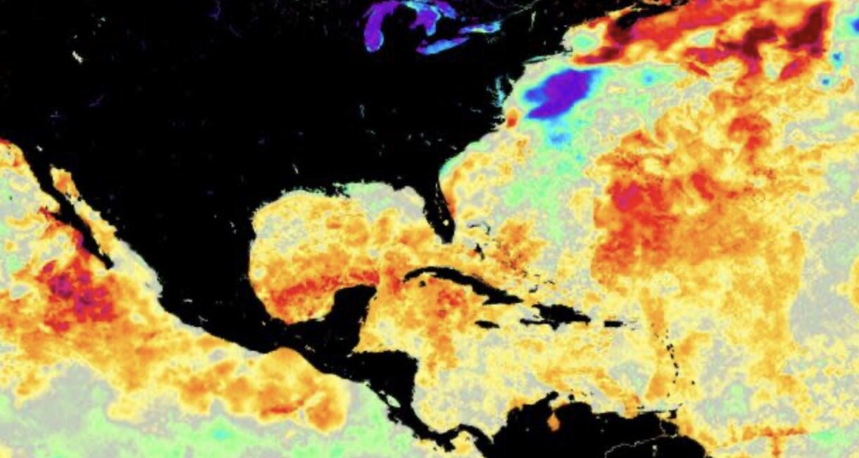 Dieu kien thoi tiet tai Dai Tay Duong dang thuan loi cho bao cuong phong hinh thanh. Anh: NOAA 