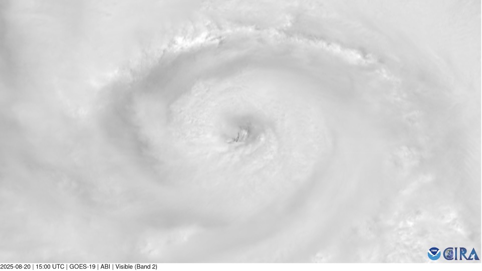 台風エリンの目、2025年の台風シーズン開始以来最大の台風。写真:NOAA