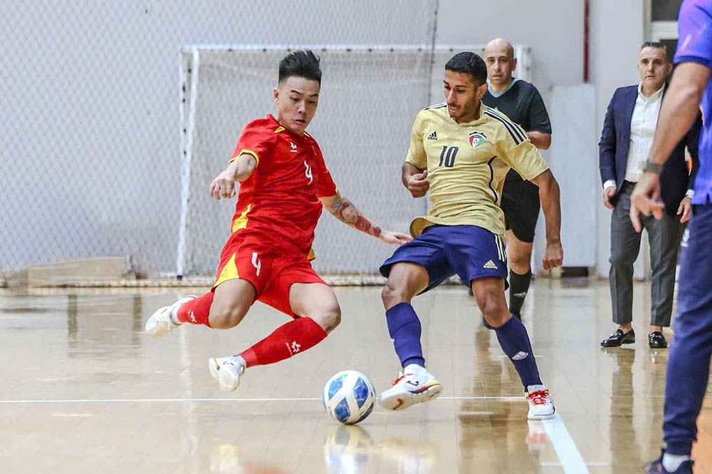 Vietnam futsal team (red shirt) in the friendly match with Kuwait. Photo: VFF
